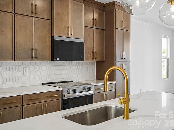 2nd image of 4038 Sophia Dr