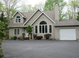 110 Appaloosa Dr, Lords Valley, PA 18428