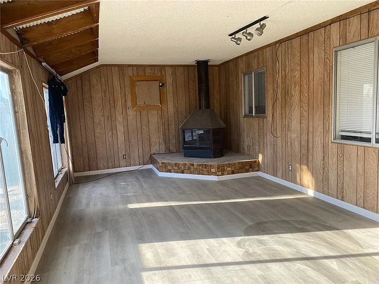 332 Huntly Rd — Photo 2