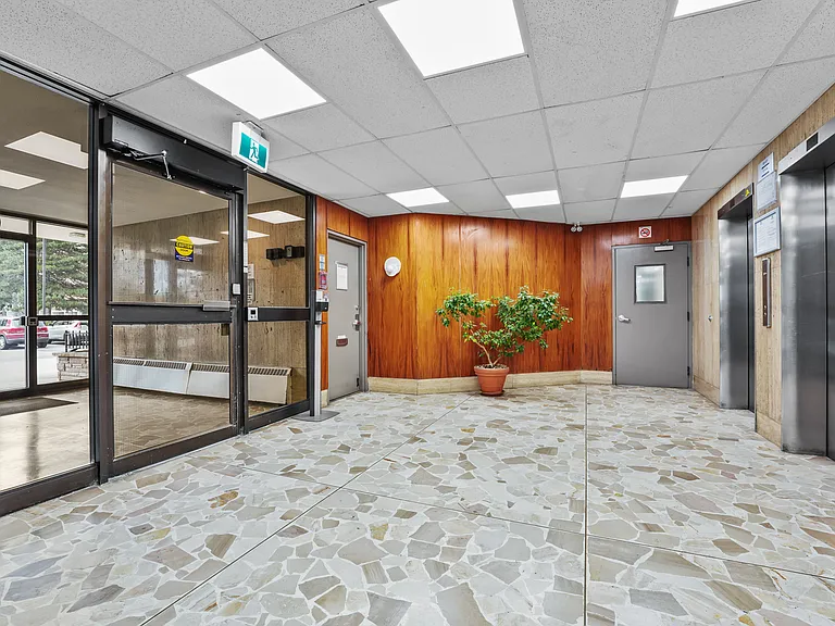 41 Warrender Ave #2 BD — Photo 15