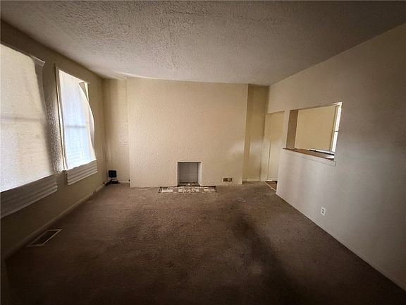 5th image of 310 Arabella St