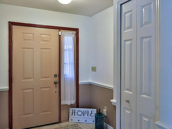 3rd image of 629 Crown Ln
