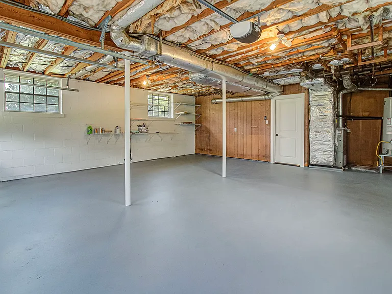 9521 Mobile Dr — Photo 43
