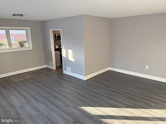 3rd image of 10 Homewood Rd