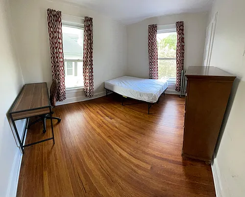 10 Genesee Ave Photo 1