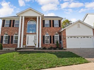 3113 Crystal Lake Dr, Saint Louis, MO 63129