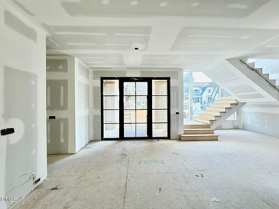 4th image of 4907 Yadkin Dr