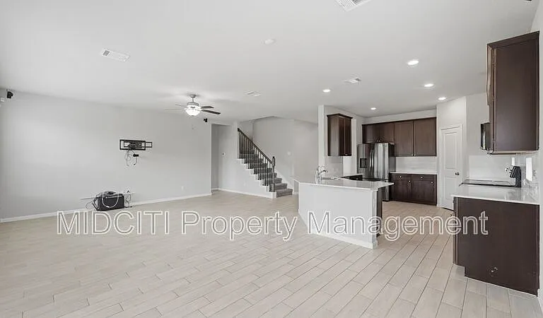 1858 Lauter Ln — Photo 5