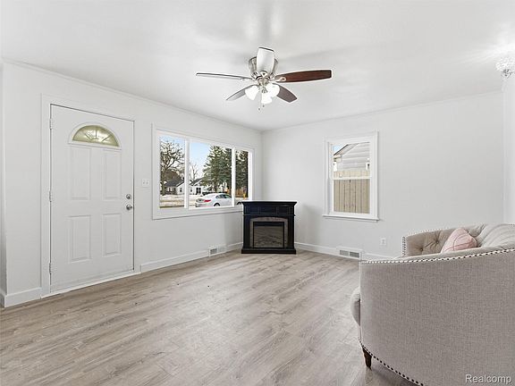 5th image of 22035 Scotia Rd