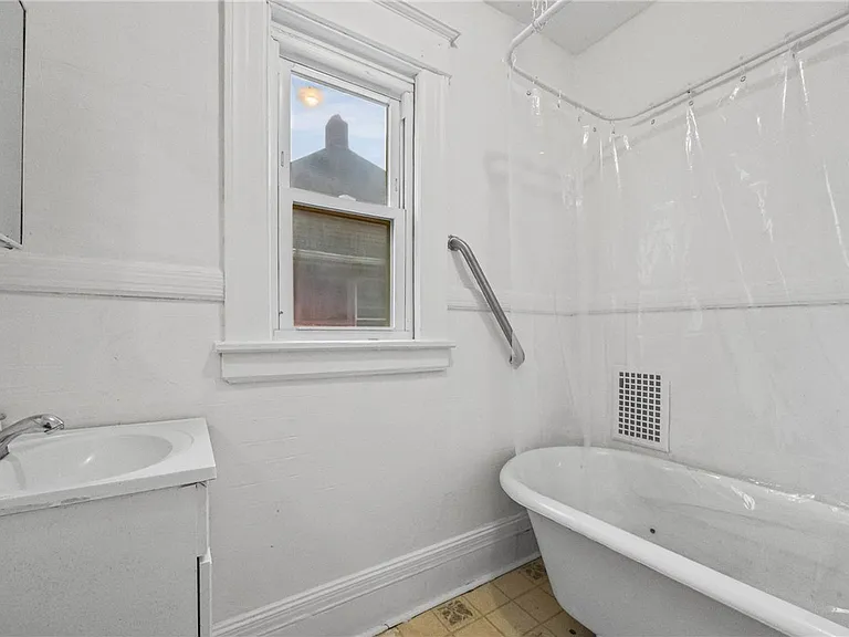 98 Ackerman St — Photo 14