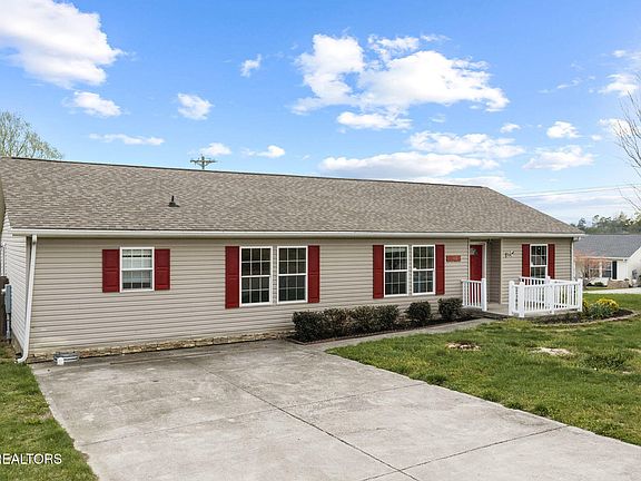 2nd image of 902 Oak Village Ct