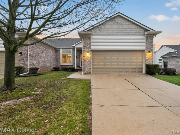 652 Woodside Dr, Milford, MI 48381