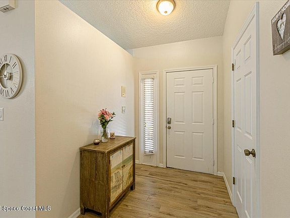 3rd image of 615 Lakewood Ln