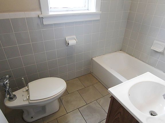 3rd image of 3953 Chippewa St