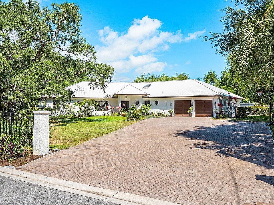 1st image of 2460 Seven Oaks Lane
