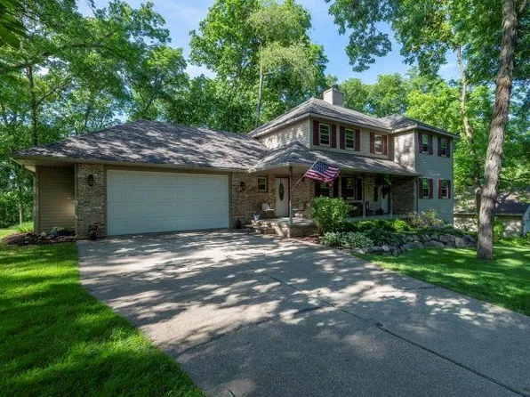 834 W Chinquapin Dr, Oregon, IL 61061