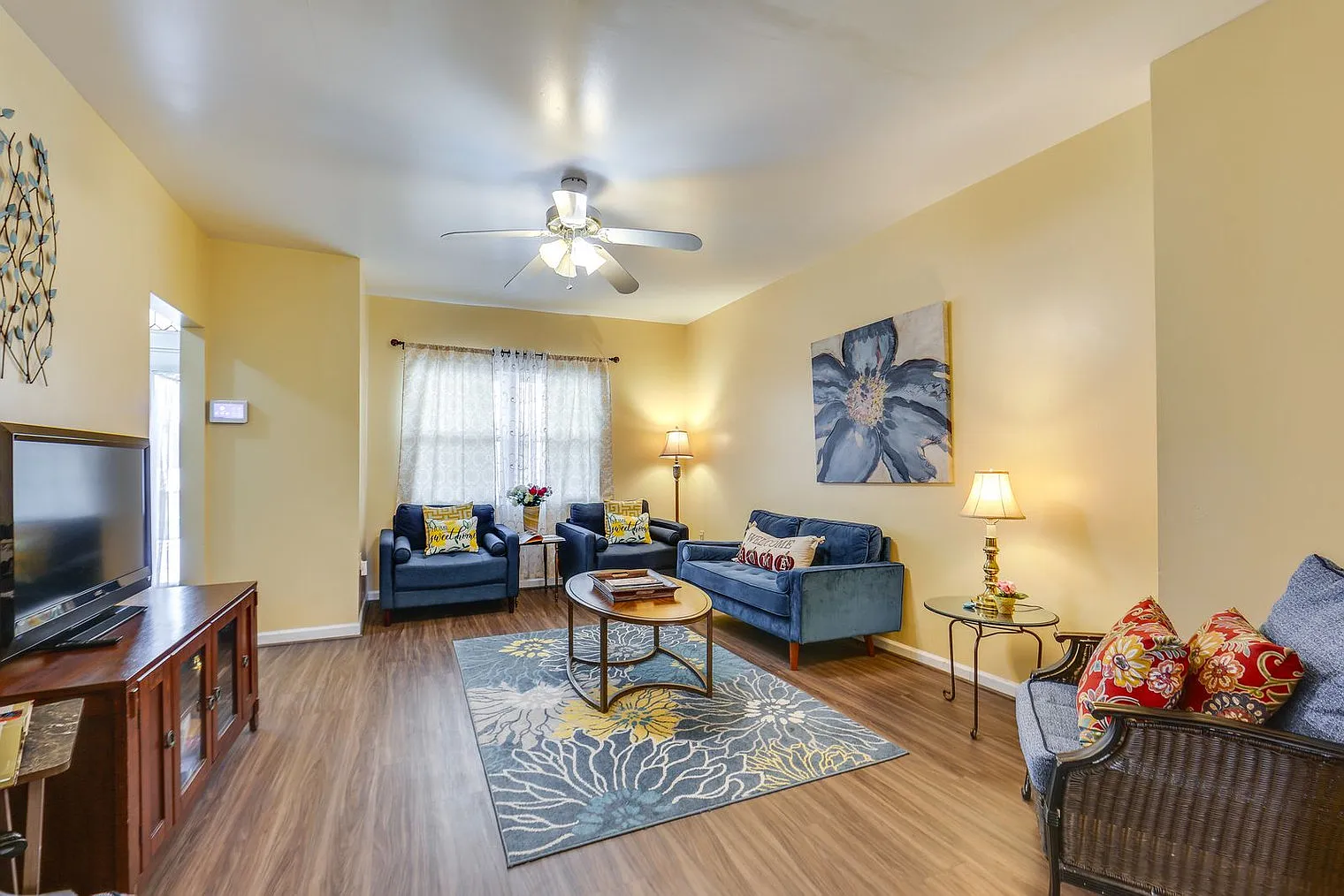 5 bed, 2.0 bath, 1991 sqft, $3,995 — Photo 1