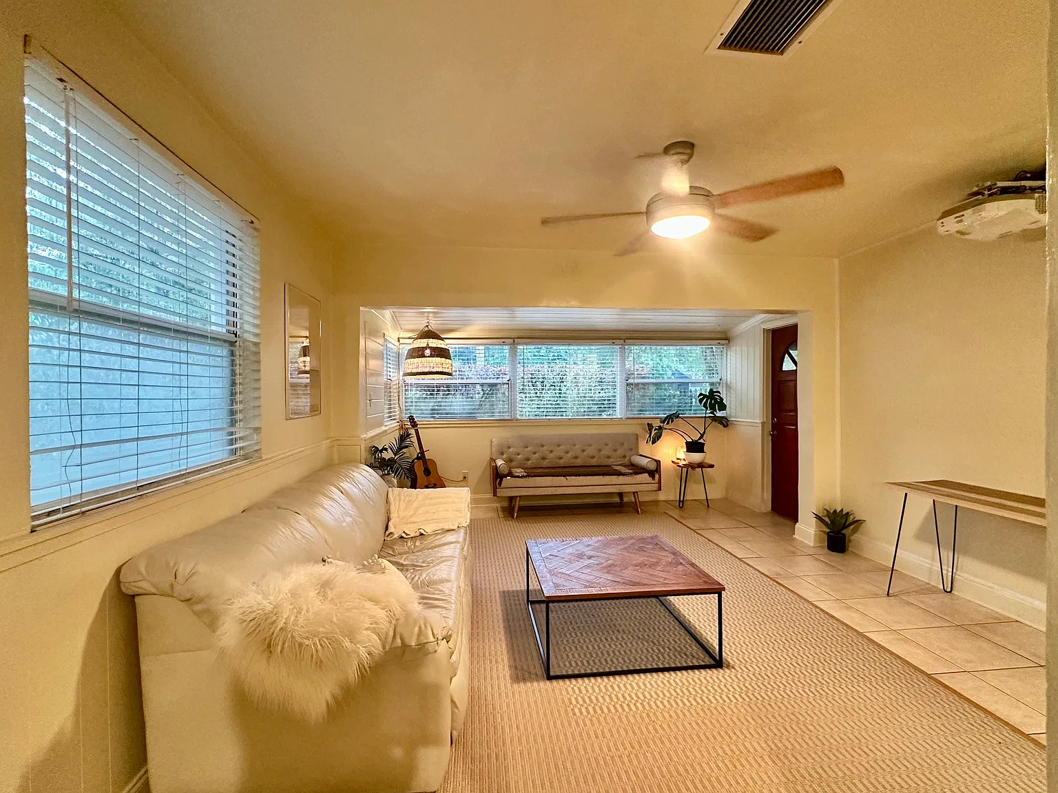 3 bed, 1216 sqft, $1,900 — Photo 4