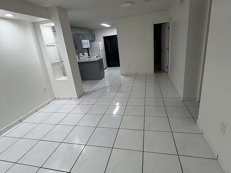 2735 W 61st St #106 — Photo 1