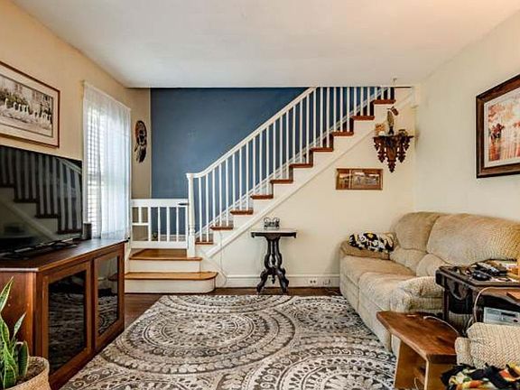 3rd image of 3203 Green St