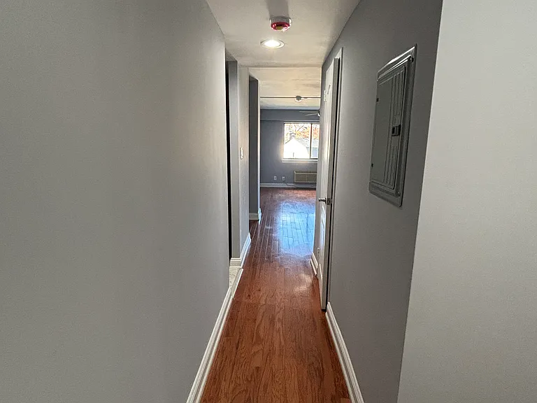 60 Parkway Dr E #4JJ — Photo 4