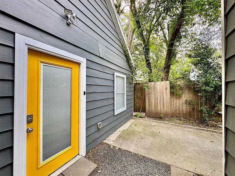 914 Joyce St #A — Photo 3