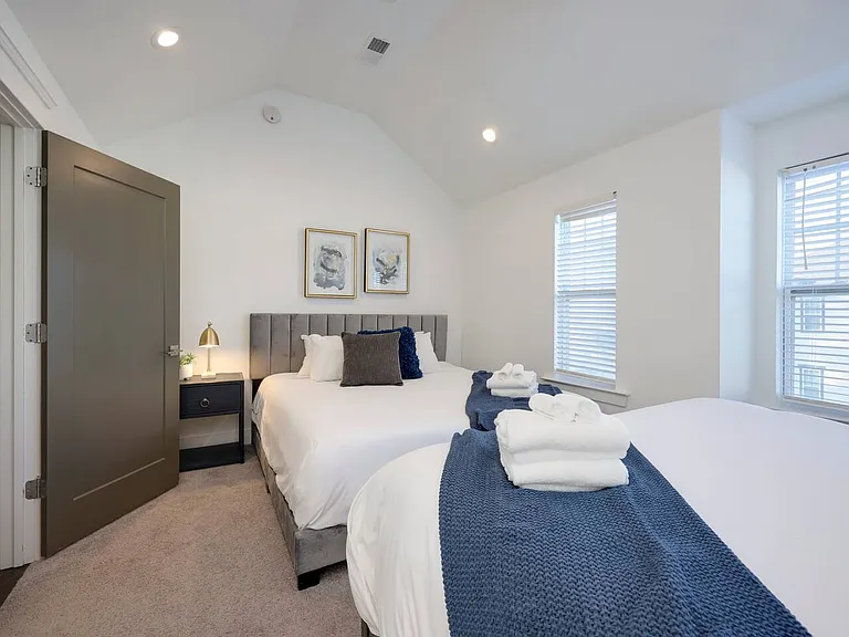6511 Robertson Ave #13 — Photo 9