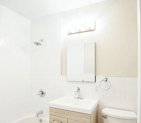 4th image of 415 E 82nd St APT 2B