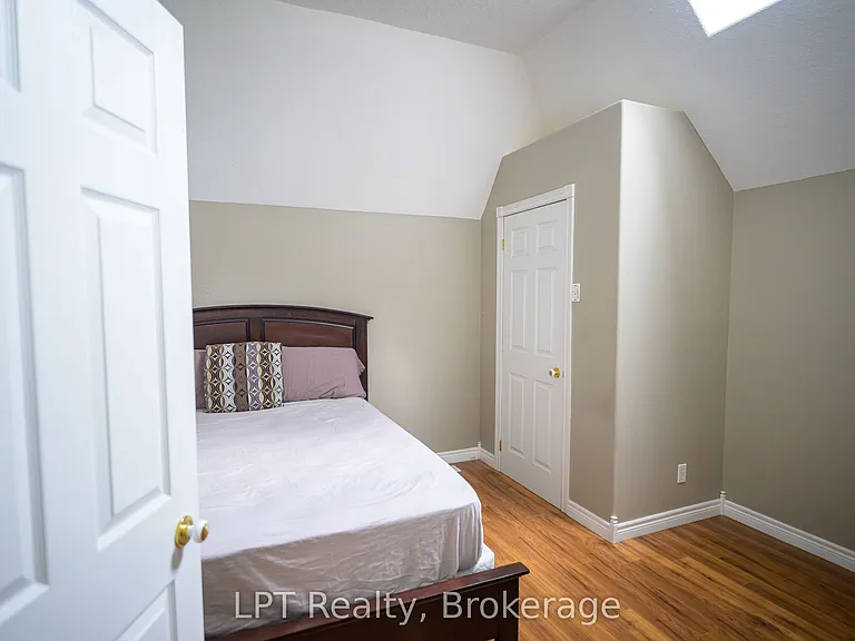 317 Queen St #302 — Photo 26