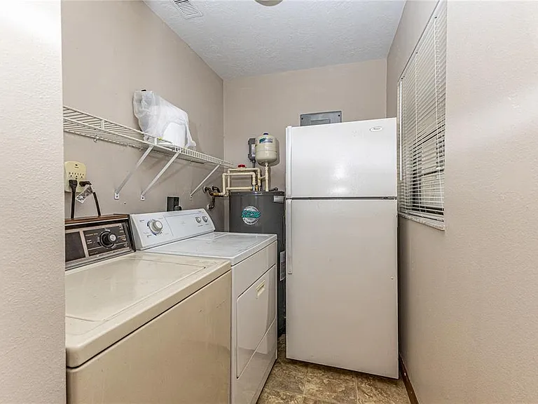 301 Curry St — Photo 18