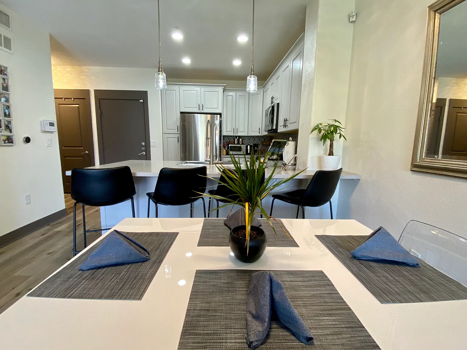 1 bed, 810 sqft, $2,295 — Photo 2