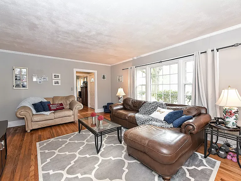 1118 Skyview Rd — Photo 10