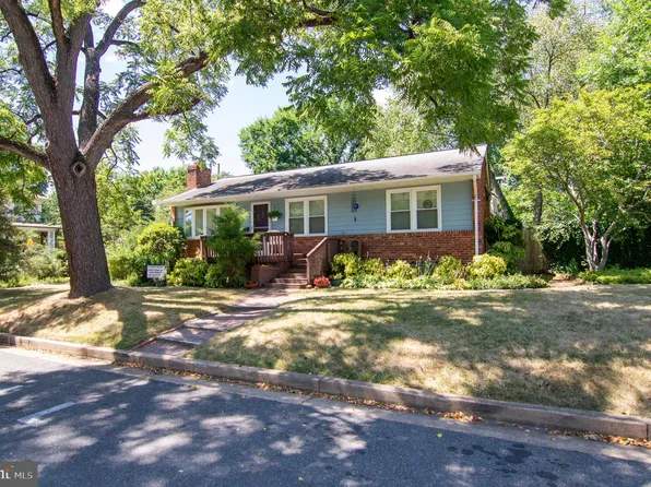 2209 18th St N, Arlington, VA 22201