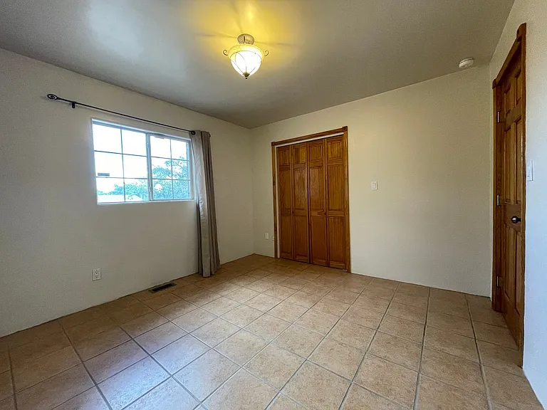 212 S El Rancho Rd — Photo 10