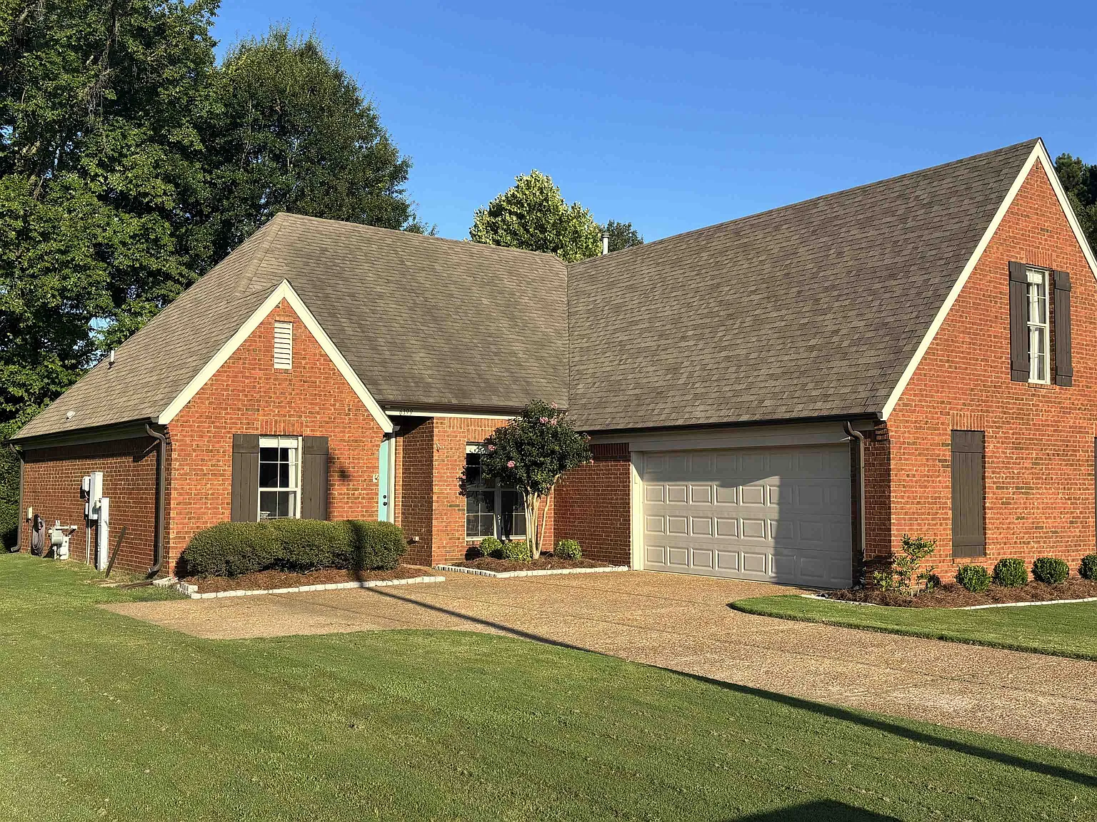 3 bed, 2.0 bath, 2266 sqft, $2,800 — Photo 2