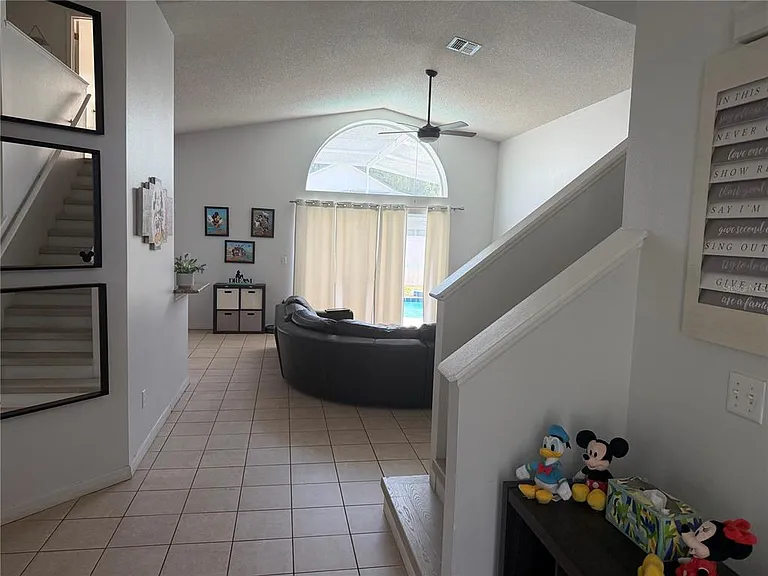 Picadilly Cir — Photo 20