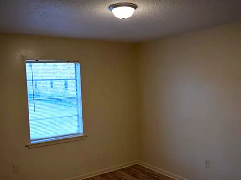 4554 Y A Tittle Ave — Photo 4