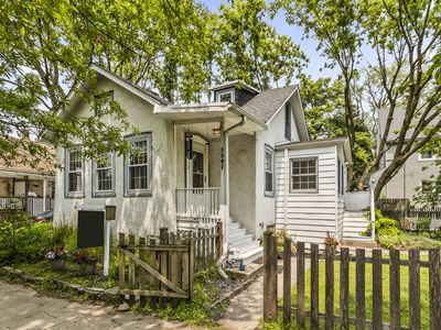 1507 Lee St, Evanston, IL, 60202
