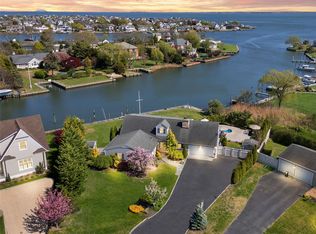 17 Harbour Rd, Babylon, NY 11702