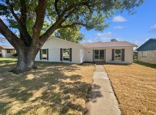 922 Laguna Dr, Garland, TX 75043