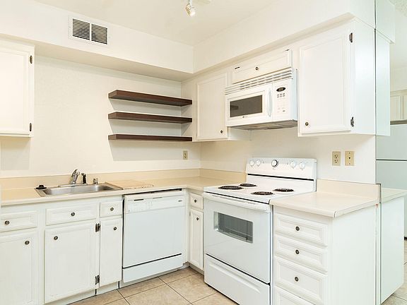 5th image of 2921 E Sunflower Cir