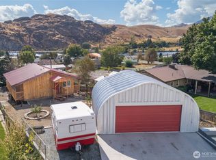 505 Beach Street, Pateros, WA 98846