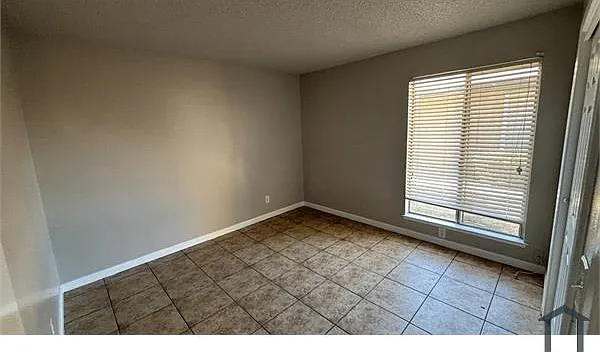 4050 N Benedict Ave — Photo 7