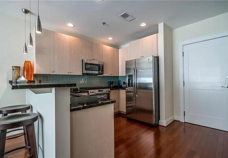 905 Juniper St NE #401 — Photo 11