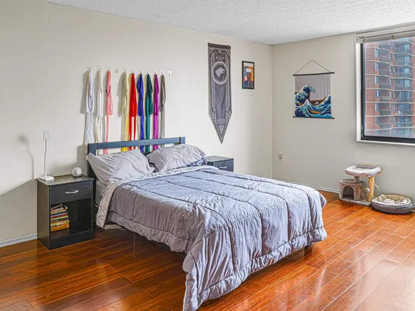 426 Harmon Cove Tower image 7 of 18