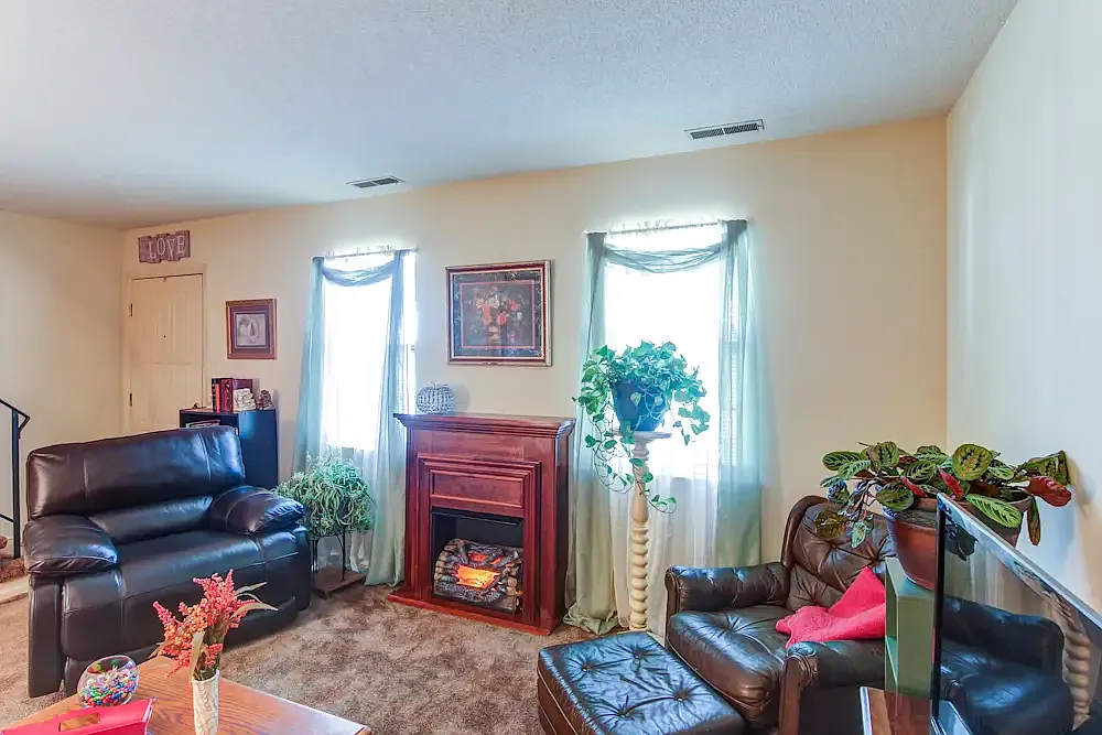 Tiffany Lane Duplexes — Photo 4