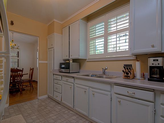 5th image of 549 Columbia Ave