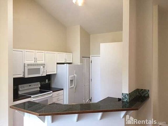 4th image of 105 Corrin Ct NW
