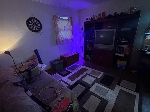 4th image of 155 W Washington St