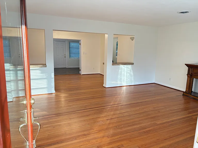 3243 N Orange Ave — Photo 7